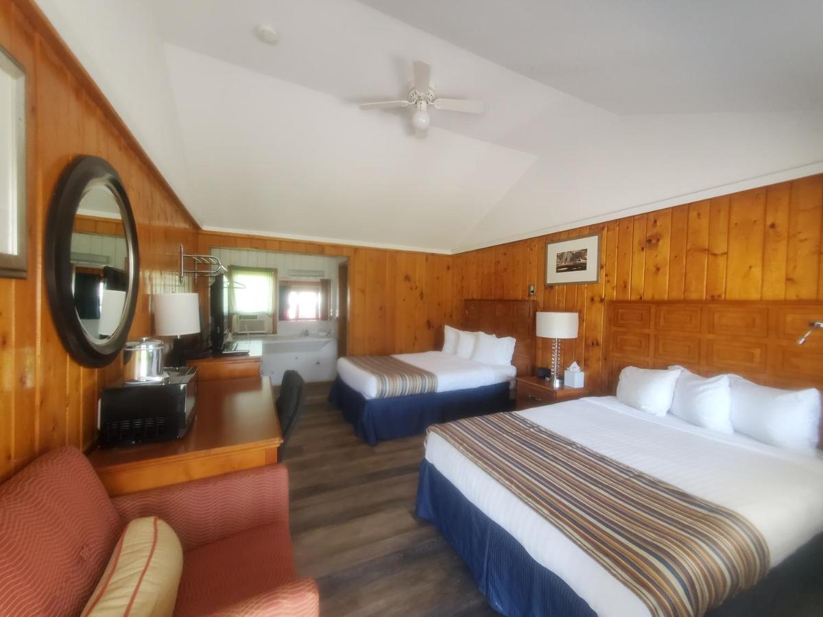 Bayview Lakefront Inn Saint Ignace Exteriér fotografie