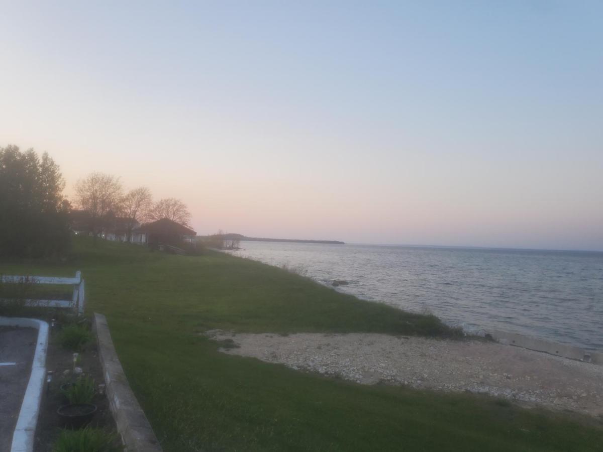 Bayview Lakefront Inn Saint Ignace Exteriér fotografie