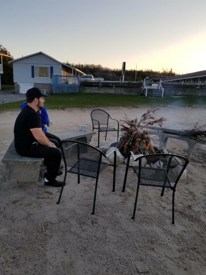 Bayview Lakefront Inn Saint Ignace Exteriér fotografie